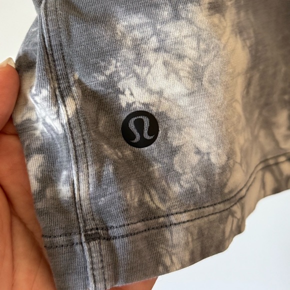 Lululemon Women’s All Yours Tee || grey tie dye print - size 12 - Picture 3 of 4